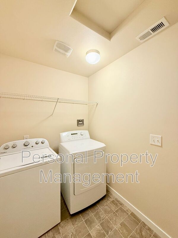 Building Photo - 6108 NE 71st Ave