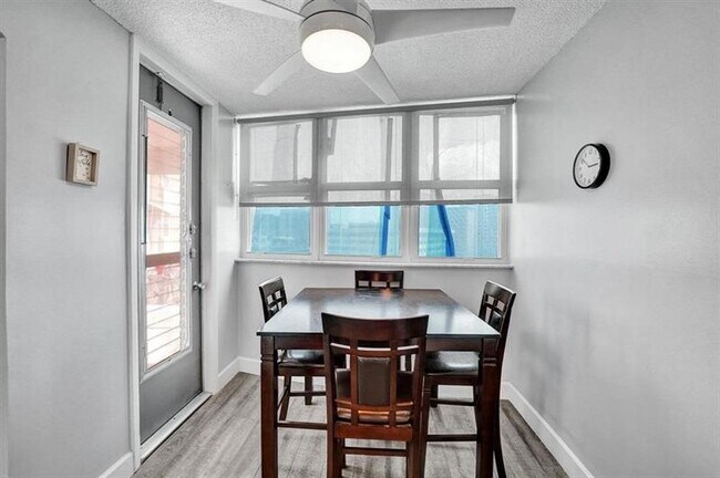 Building Photo - 100 Golden Isles Dr