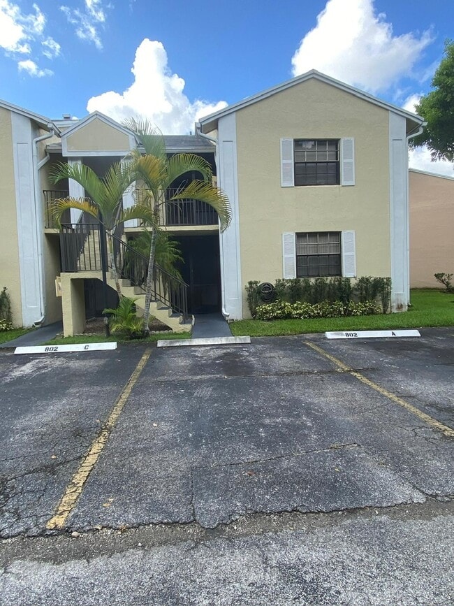 Building Photo - 802 Constitution Dr