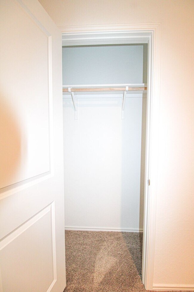 Building Photo - 3642 Millbrook Wy