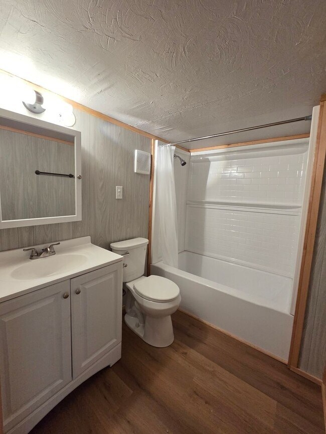 Building Photo - Sweet Home on Spring Street! 2 Bed, 1 Bath w/ Fenced Yard & Carport!