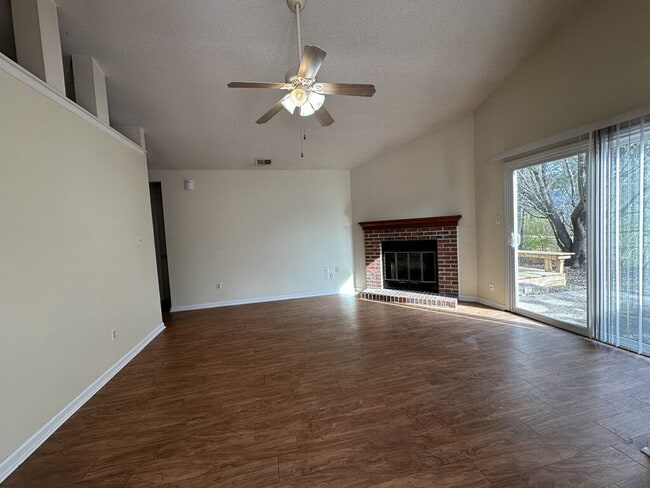 Building Photo - 219 Wedgewood Dr