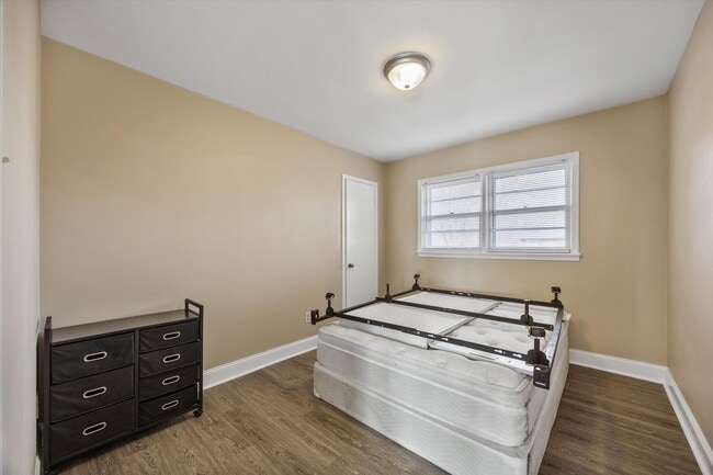 Building Photo - 1202 Fern St