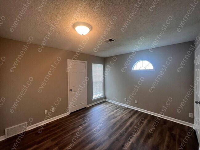 Building Photo - 3985 Fernway Dr