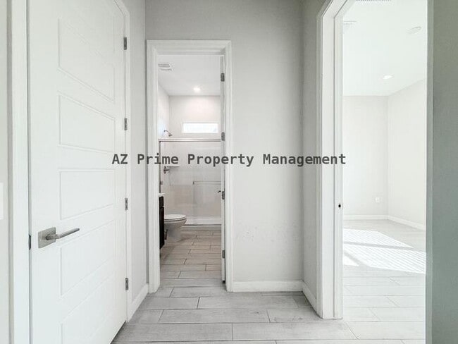 Building Photo - 5138 E Anderson Dr