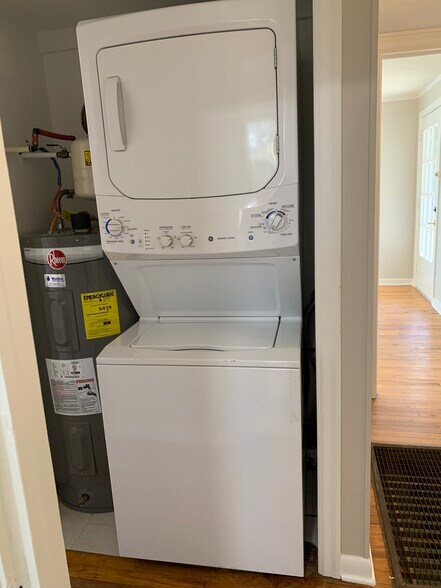 Building Photo - 114 Ellinor St