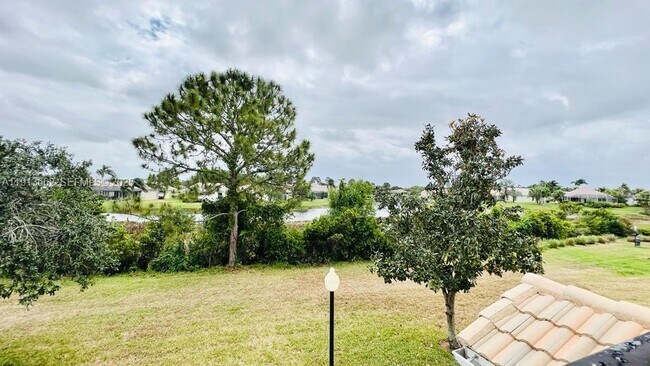 Building Photo - 124 SW Peacock Blvd