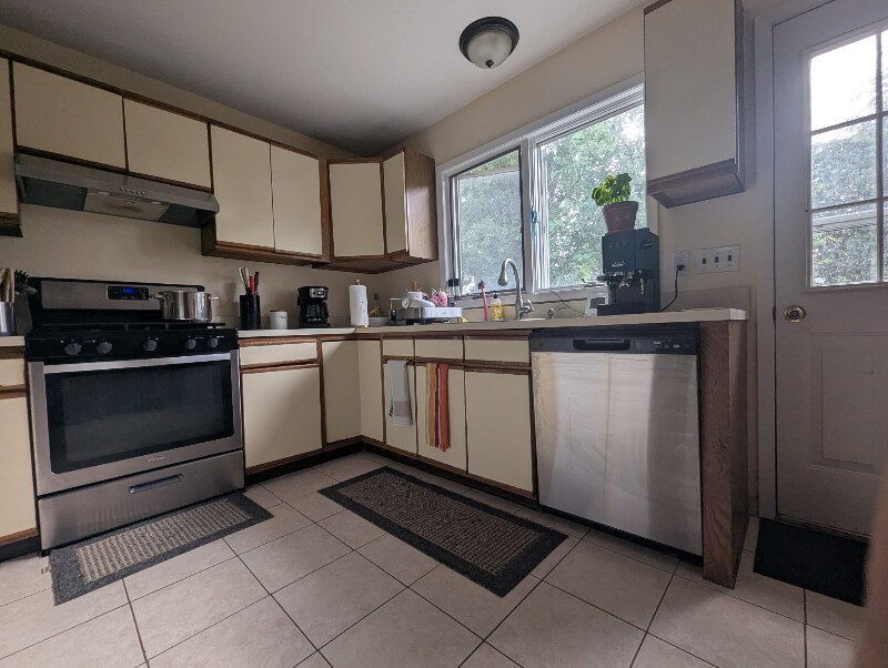 Building Photo - 34 Nesaquake Ave