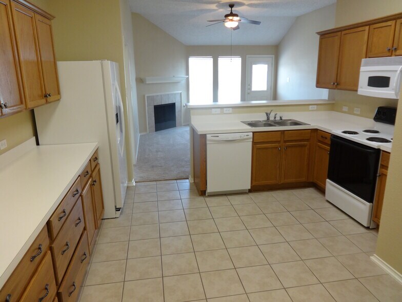 Building Photo - 2012 Cone Flower Dr