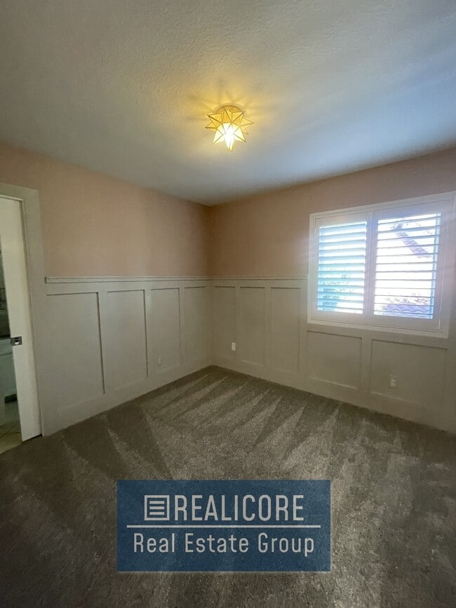 Building Photo - 10937 Sonora Ave