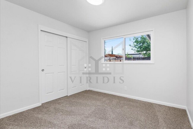 Building Photo - 905 Castro Ln