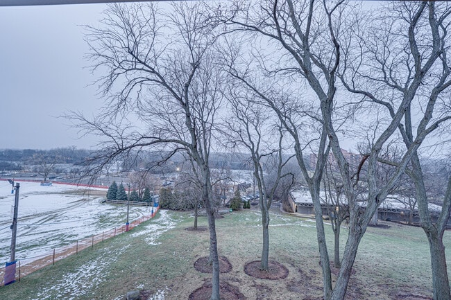 Building Photo - 5801 Oakwood Dr