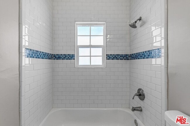 Building Photo - 1/2 W Olympic Blvd