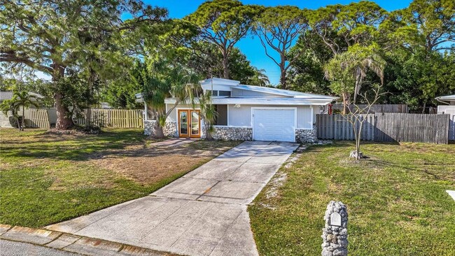 Building Photo - 6912 Alderwood Dr
