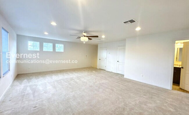 Building Photo - SPECIAL PROMOTION / Modern 4-Bedroom Home with Attached Garage / Pet-Friendly / Vouchers Accepted...