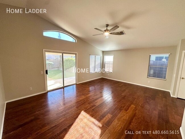 Building Photo - 363 W Bruce Ave