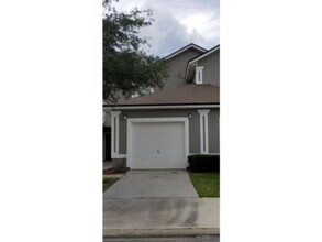 Building Photo - 2/2.5 townhome with garage