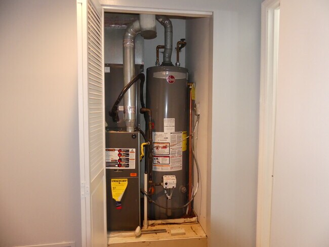 Building Photo - 1420 Menard St