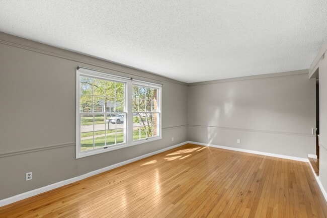 Building Photo - 14355 Rainy Lake Dr