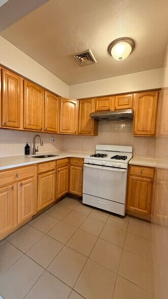 Building Photo - 6302 Grand Central Pky