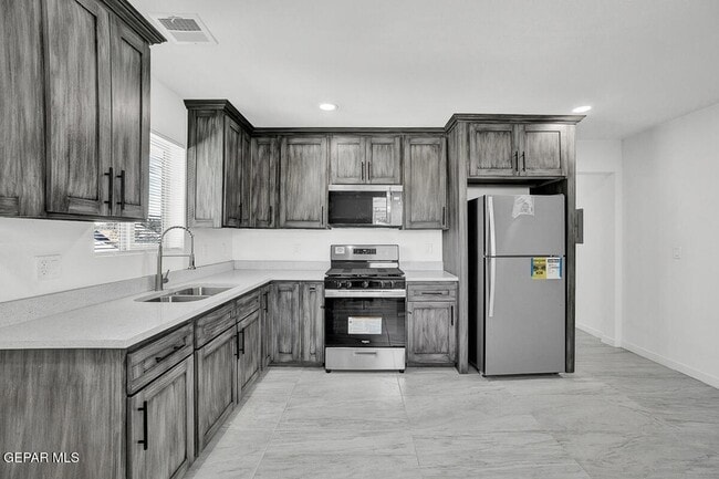 Building Photo - 1107 Myrtle Ave