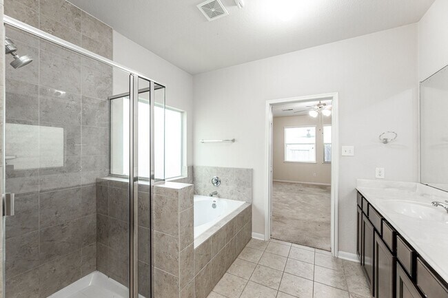 Building Photo - 6443 Wilshire Fern
