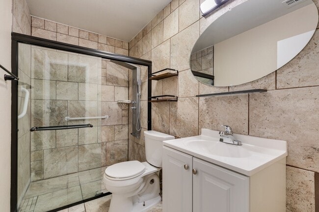 Building Photo - GORGEOUS 2 BEDROOMS CONDO*JUST COMPLETED UPGRADES*SOUTHWEST AREA*COMMUNITY AMENITIES*