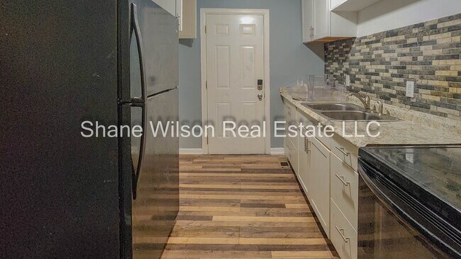 Building Photo - 5327 Lee Ave