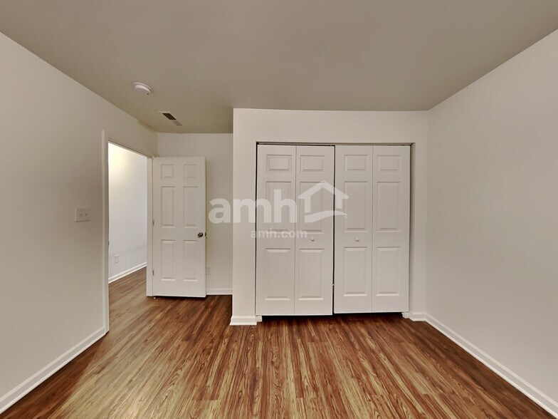 Building Photo - 1625 Essexwood Dr