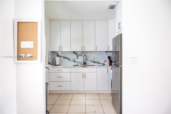 Building Photo - 4821 SW 5th St