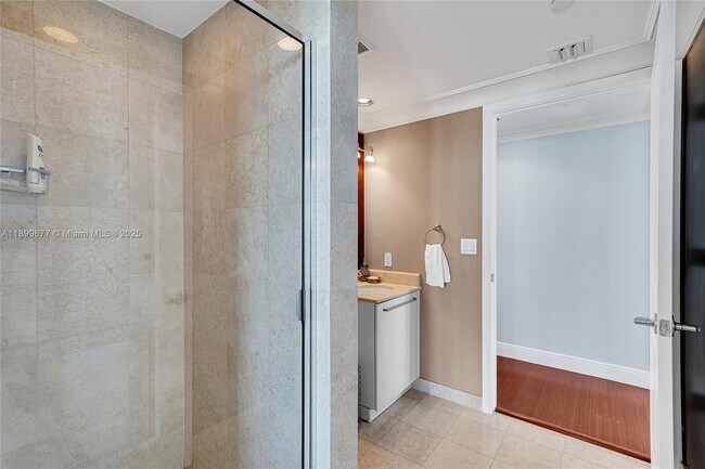 Building Photo - 3101 S Ocean Dr