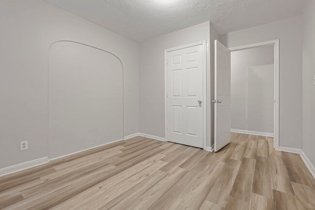 Building Photo - 987 Lilley Ave
