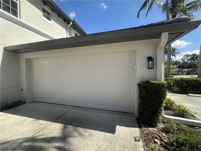 Building Photo - 2004 Tarpon Bay Dr N