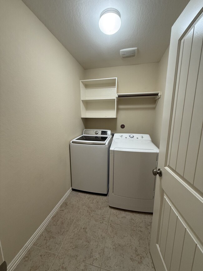 Building Photo - 2704 Camden Hills Ln