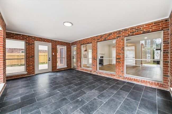 Building Photo - 14710 James River Ln