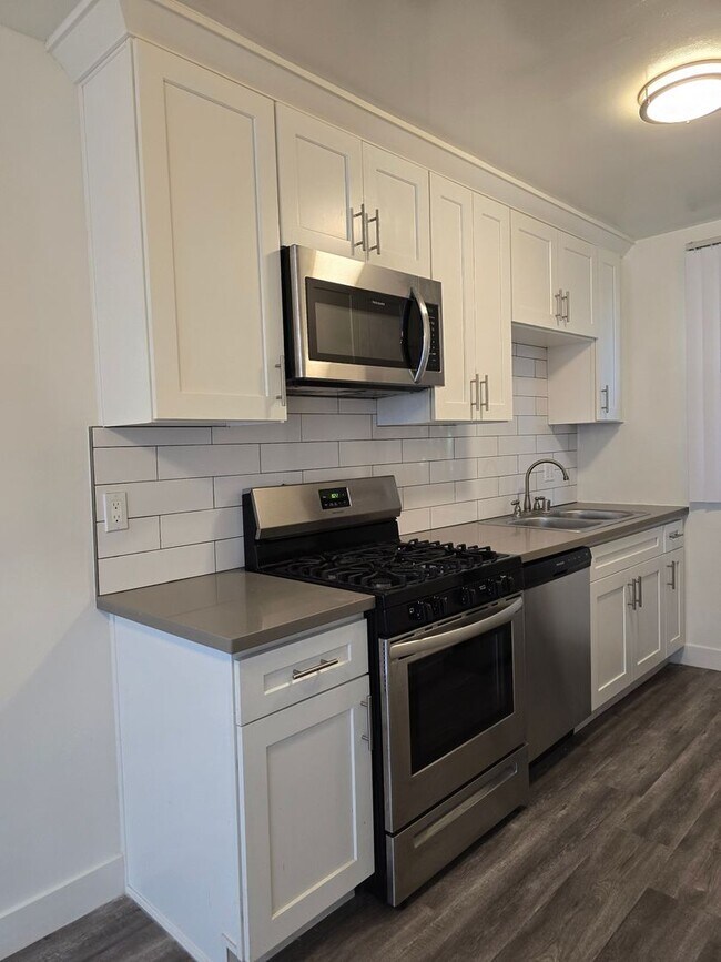 Building Photo - 3373 #6