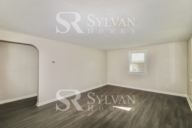 Building Photo - Charming 3BR 2BA Home