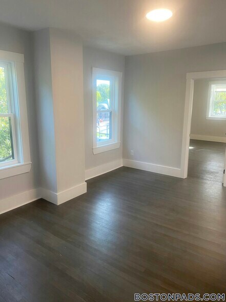 Building Photo - 118 Marginal St