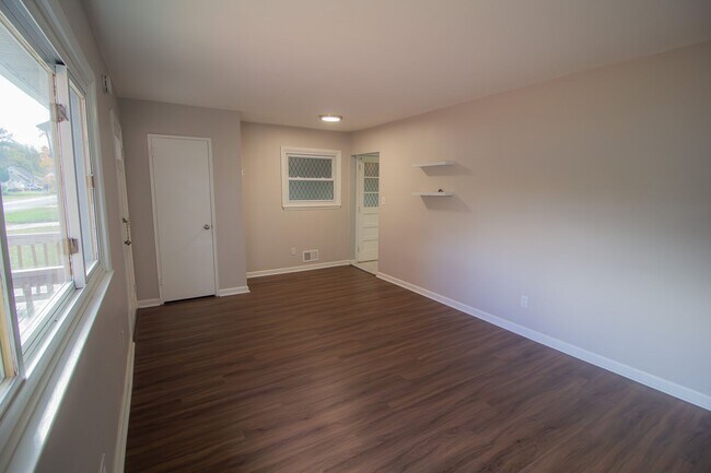 Building Photo - 5 Huckleberry Ln