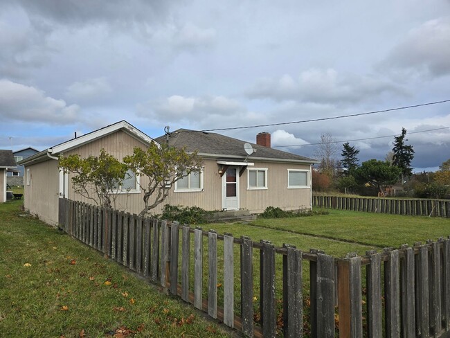 Building Photo - Newly remodeled two bedroom home - Port To...