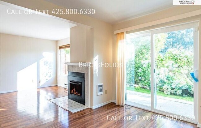 Building Photo - Bright & Modern End-Unit Townhome with Pool and Fitness Center