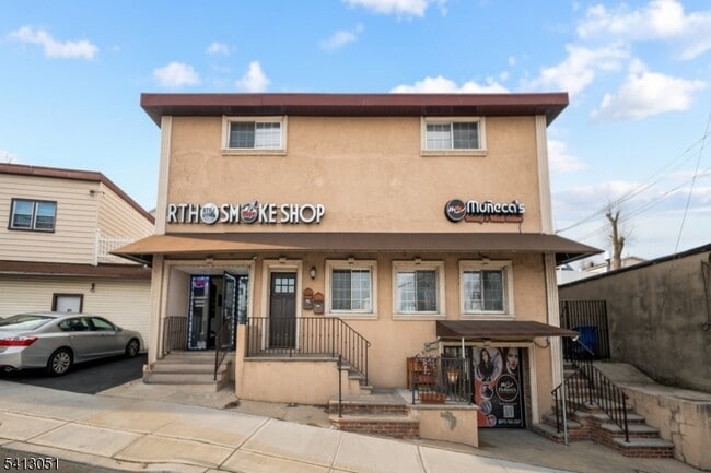 Building Photo - 339 N 6th St