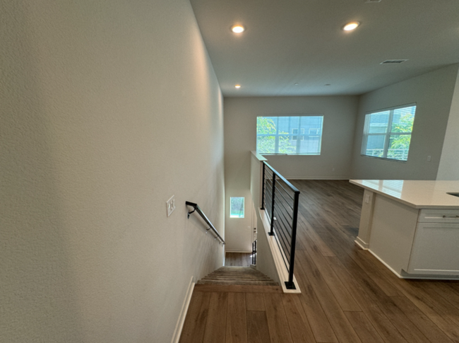 Building Photo - Luxurious 3 Bedroom 2 Bathroom Townhome in...