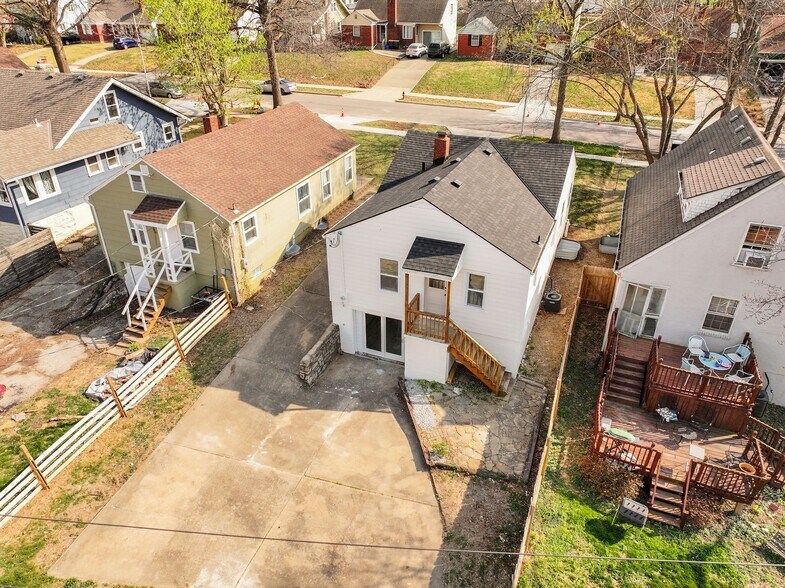 Building Photo - 822 E 72nd St