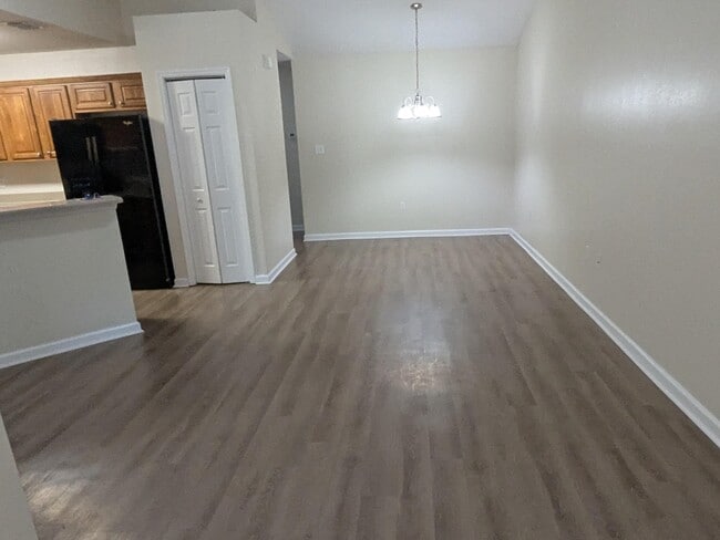 Building Photo - 2410 Quazar Cir