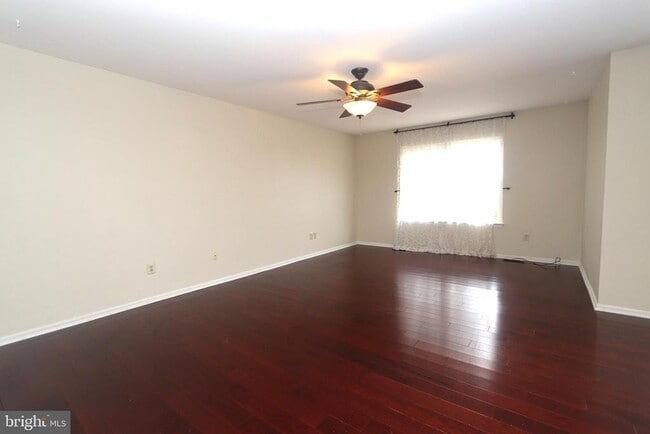 Building Photo - 403 Essex Ct