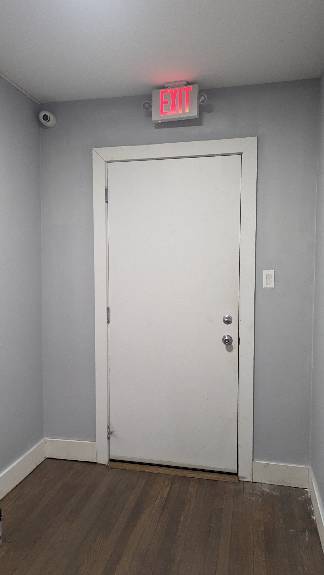 Building Photo - Renovated Modern 2 Bedroom -  No Fee