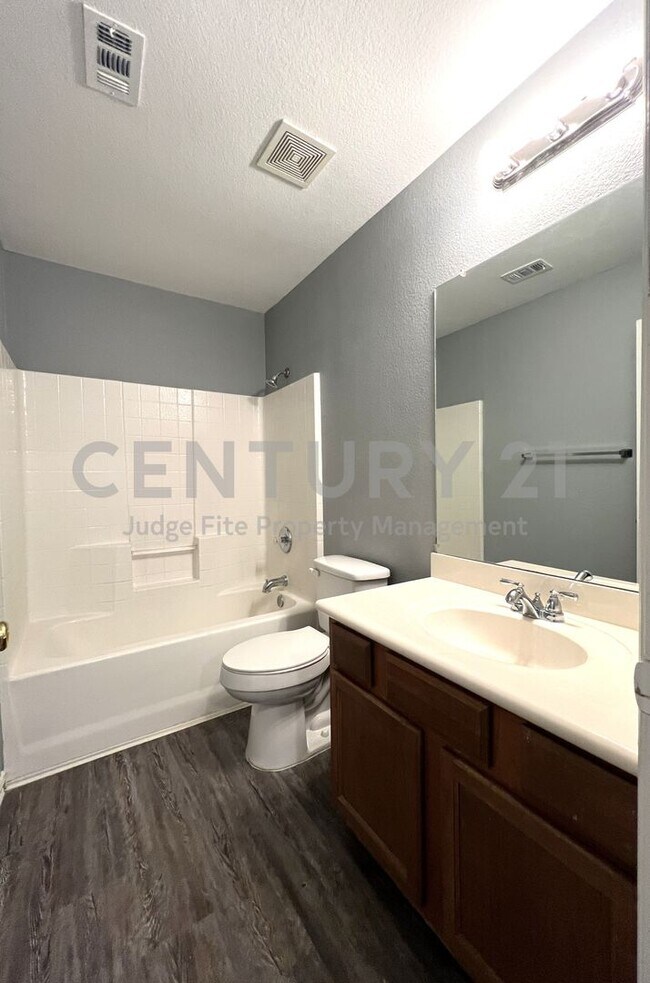 Building Photo - Well Maintained 4/2/2 Home Nestled on Corner Lot in Ft. Worth!