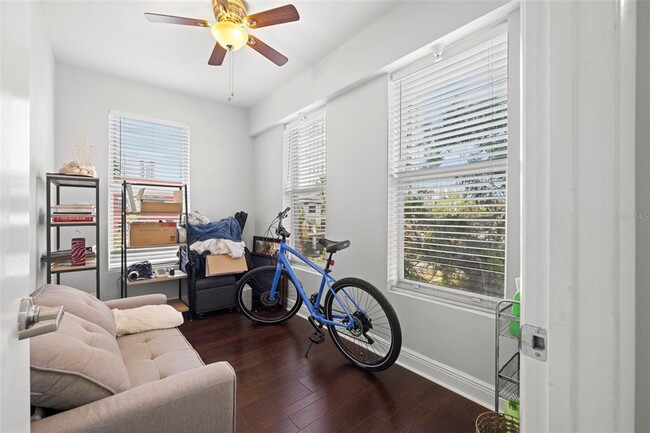 Building Photo - 205 5th Ave N