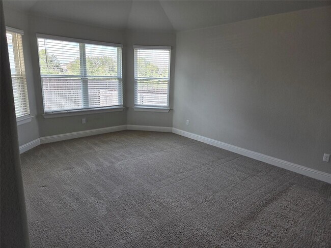 Building Photo - 105 Riverhill Dr